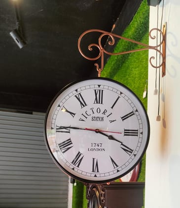 Victoria Double Side Clock